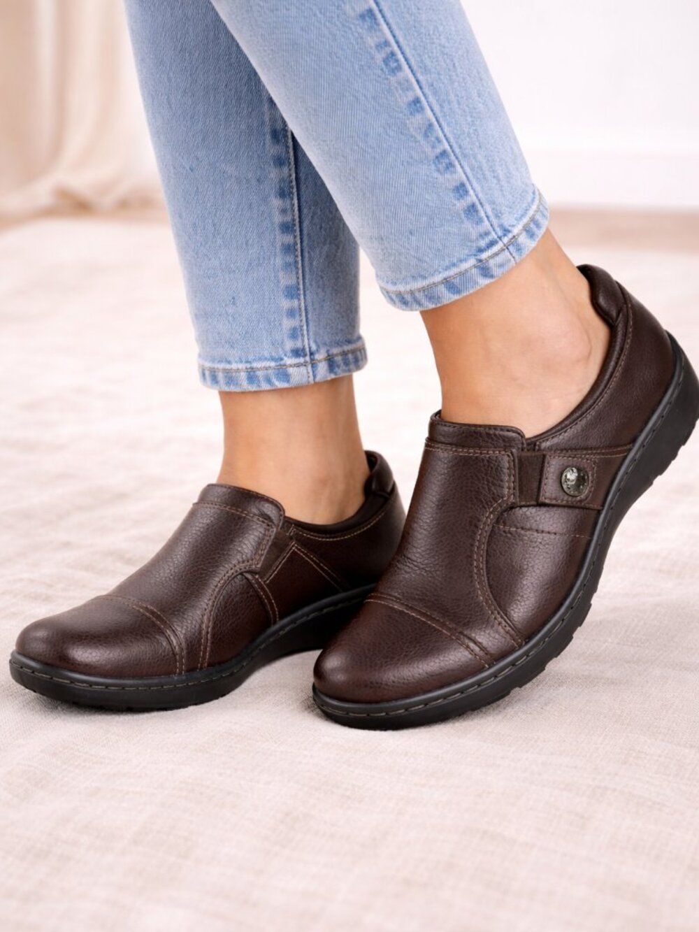 Clarks Cora Poppy Slip-On Shoes Dark Brown Leather Comfort Loafers 8.5